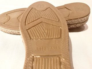 Zapatillas planas de esparto con cordones talla 39