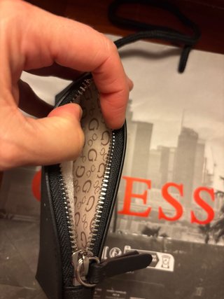 Cartera Guess Negra con Correa