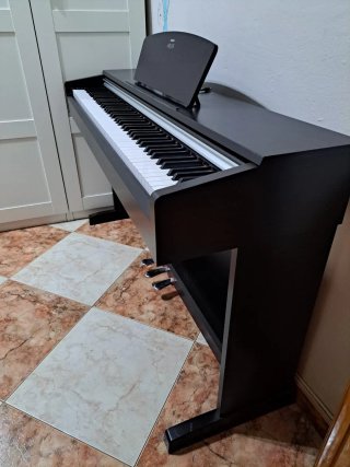 Piano Digital Yamaha Clavinova ARIUS