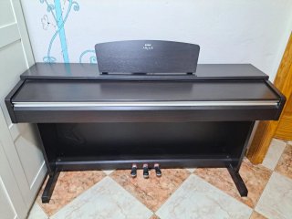 Piano Digital Yamaha Clavinova ARIUS