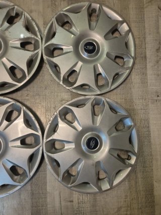 Tapacubos Ford Transit Connect 16