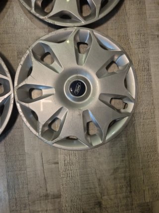 Tapacubos Ford Transit Connect 16