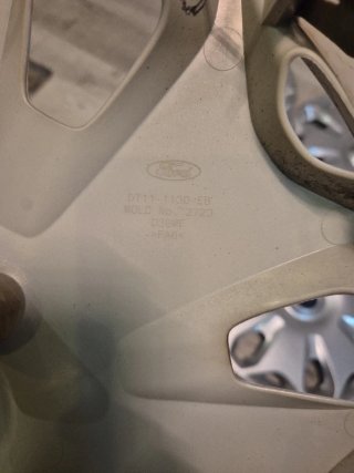 Tapacubos Ford Transit Connect 16