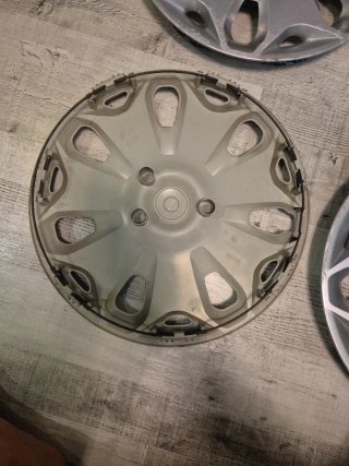 Tapacubos Ford Transit Connect 16