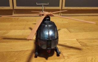 Helicóptero militar de juguete camuflaje