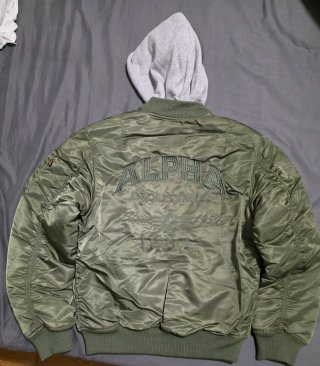 Giubbotto Alpha Industries con cappuccio