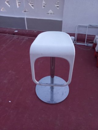 Mesa alta moderna + 4 taburetes diseño