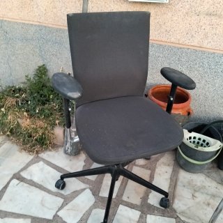 Silla de oficina negra