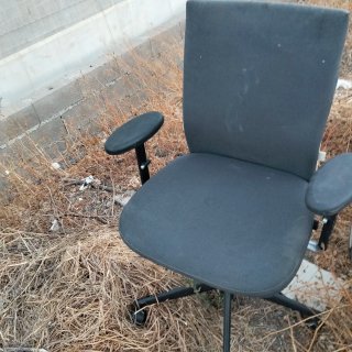 Silla de oficina negra