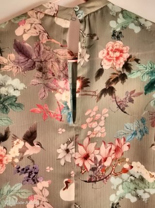 Blusa estampada flores y aves