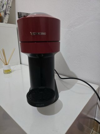 Cafetera Nespresso Vertuo Roja