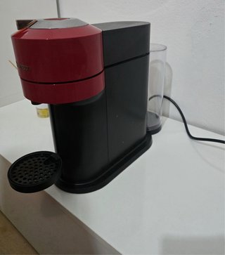 Cafetera Nespresso Vertuo Roja