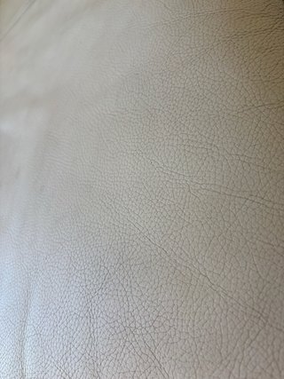 Sofá chaise longue de piel blanco