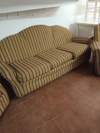 Sofá y 2 sillones de tela a rayas