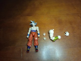 Dragon Ball Super Ultra Instinct Goku Figura