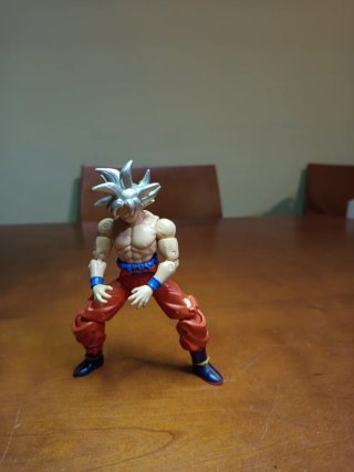 Dragon Ball Super Ultra Instinct Goku Figura