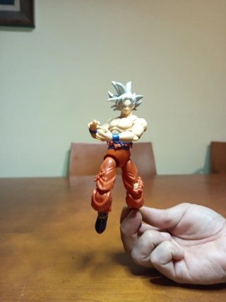 Dragon Ball Super Ultra Instinct Goku Figura