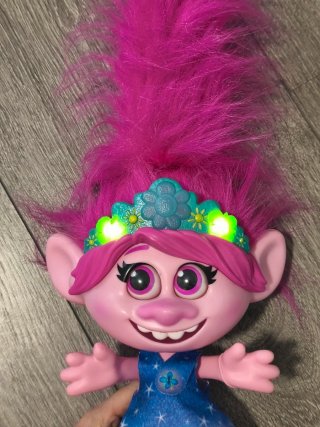Muñeca Poppy Trolls con Luces