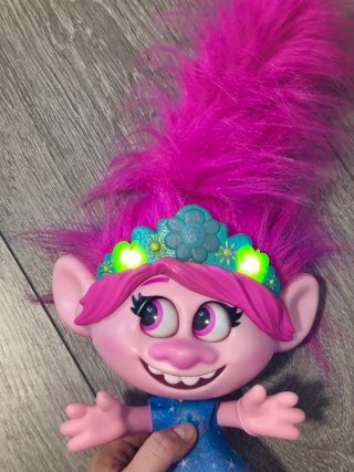 Muñeca Poppy Trolls con Luces