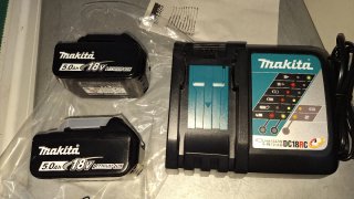 2 Baterías Makita 18V 5Ah y Cargador DC18RC