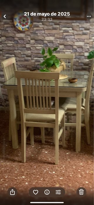Vendo mesa 90X90 con su cristal y enaguillas
