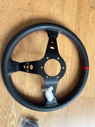 Volante OMP model Corsica Negro/Rojo Nuevo