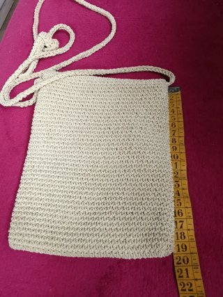Bolso de crochet beige con flores