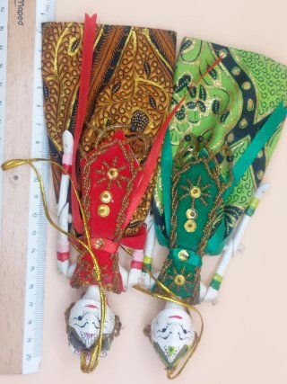 Mini marionetas Wayang Kulit Java y cesta