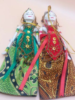 Mini marionetas Wayang Kulit Java y cesta