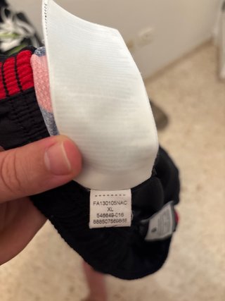 Pantalón deportivo Nike negro y rojo