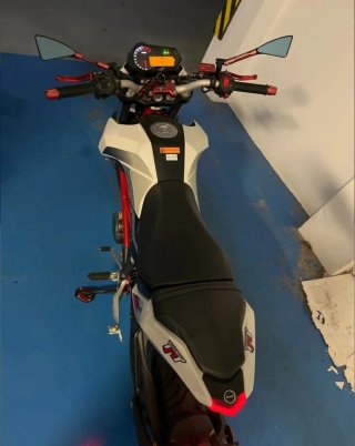 Benelli TNT 125 Roja y Blanca