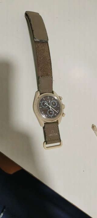 Omega x Swatch MoonSwatch Beige