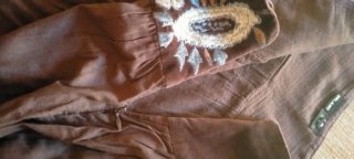Falda corta de vuelo con bordados