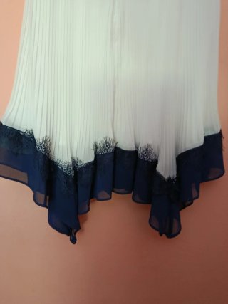 Vestido René blanco y negro con etiqueta