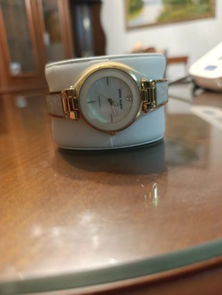Reloj Anne Klein Dorado Fino Elegante Mujer