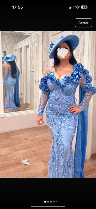 Vestido de fiesta azul con pedrería