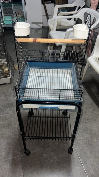Jaula para pájaros con ruedas