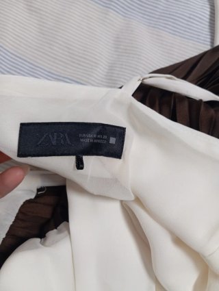 Vestido de evento blanco y marrón
