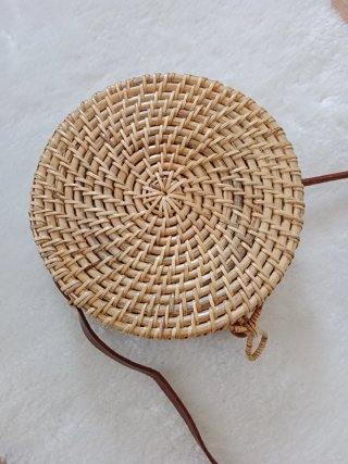 Bolso redondo ratán asa piel
