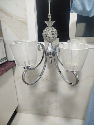 Lampara con cinco bombillas blanca como nueva