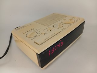 1990. Radio despertador Sony ICF-C3W Vintage
