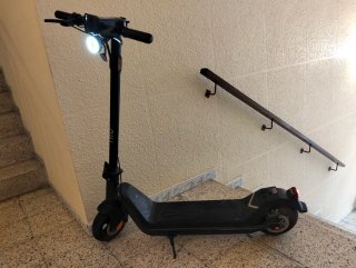 Patinete eléctrico negro scooter NIU kQi3Pro
