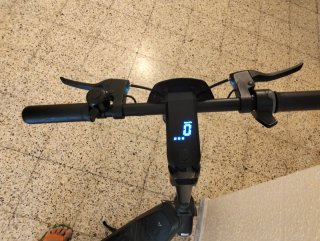Patinete eléctrico negro scooter NIU kQi3Pro