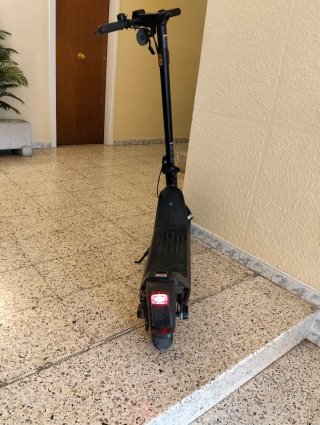 Patinete eléctrico negro scooter NIU kQi3Pro
