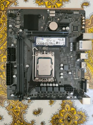 Placa Base Gigabyte H610M H V3 DDR4 +Intel Core i5