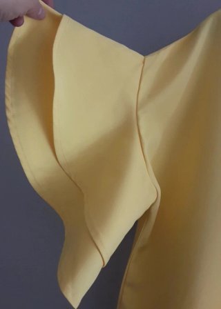 Vestido amarillo con volantes