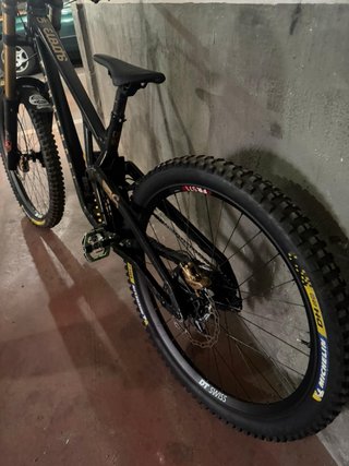 Commencal DH V5