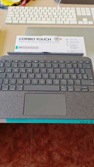 Funda Logitech Combo Touch iPad 10ª/11ª Gen