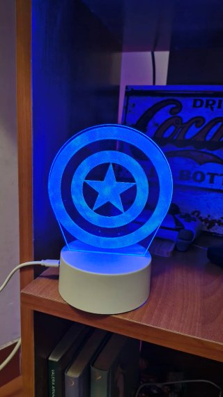 Lampada LED Scudo Captain America Multicolore