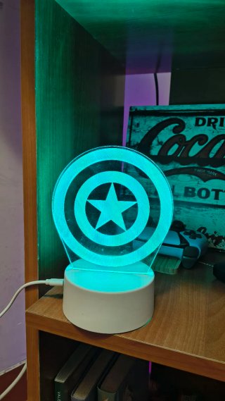 Lampada LED Scudo Captain America Multicolore